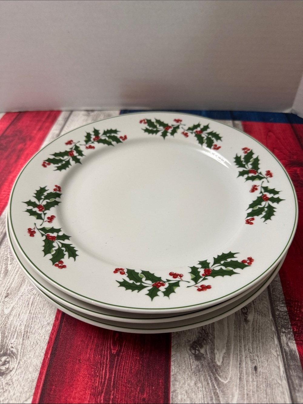 Festive Vintage Holly Pattern Dinner Plates - White with Green and Red Accents